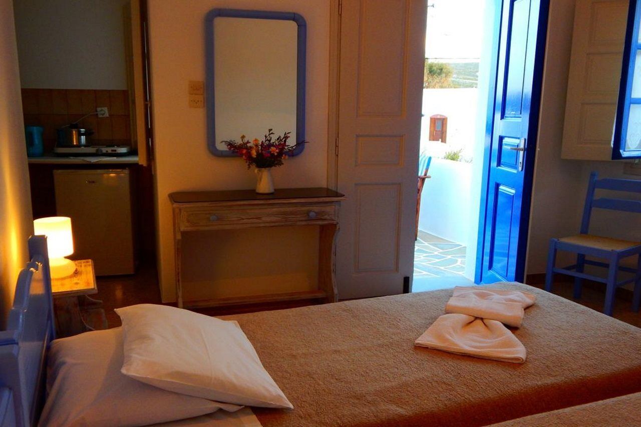 Evgenia Rooms And Apartments Folegandros Town Экстерьер фото